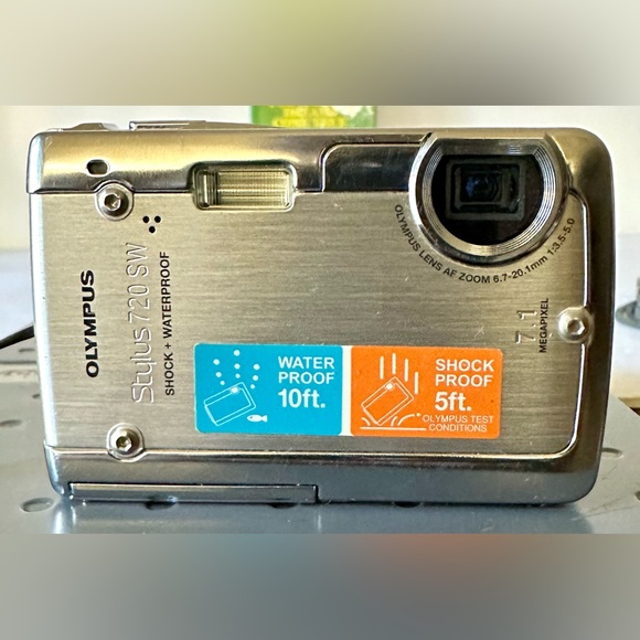 Olympus Stylus 720 SW 7.1MB Waterproof Shockproof Point Shoot Digital Camera - Picture 9 of 12